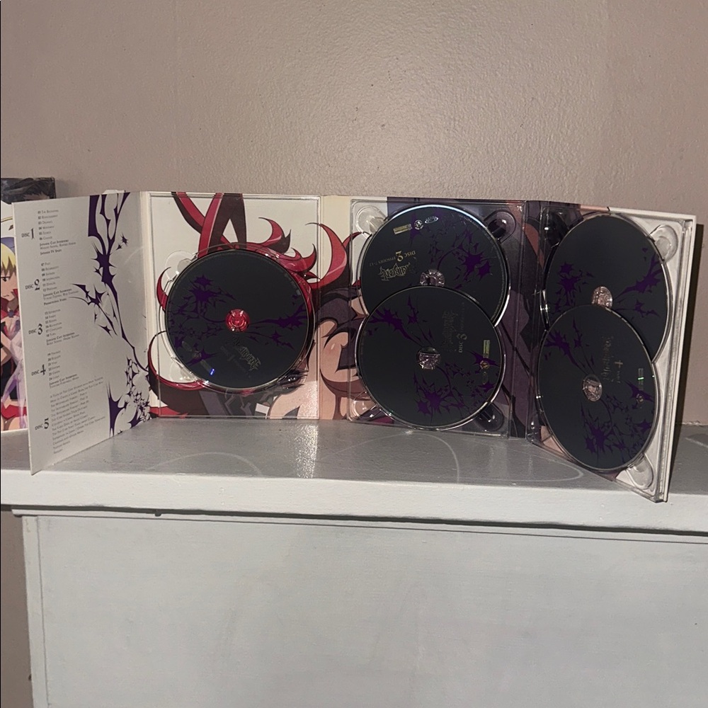 WITCHBLADE - the complete series and guidebooks - Picture 4 of 10